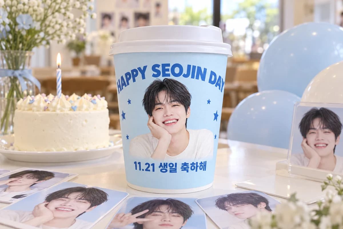 생일카페 컵 활용 예시 — 생일카페 테이블 위 (13oz)